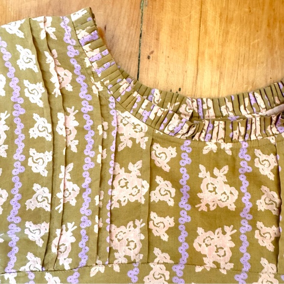 Matta ruffle neck top. Olive, peach and purple. Size XL. - Picture 4 of 4
